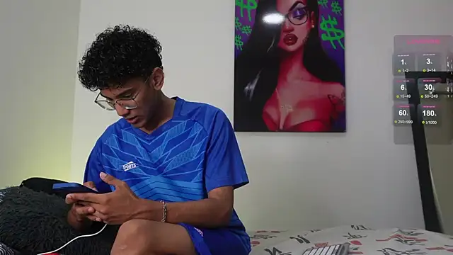 harrytwink18 online show from December 4, 1:31 pm