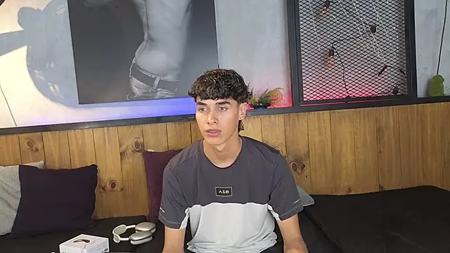 andrewortix online show from February 26, 4:14 am