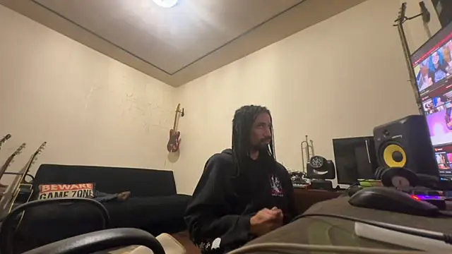 hotcamboy420 online show from October 24, 5:31 am