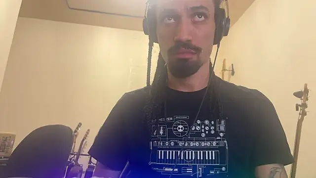 hotcamboy420 online show from October 27, 3:31 am