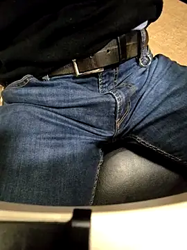 alessandroman2114 online show from December 16, 6:37 pm