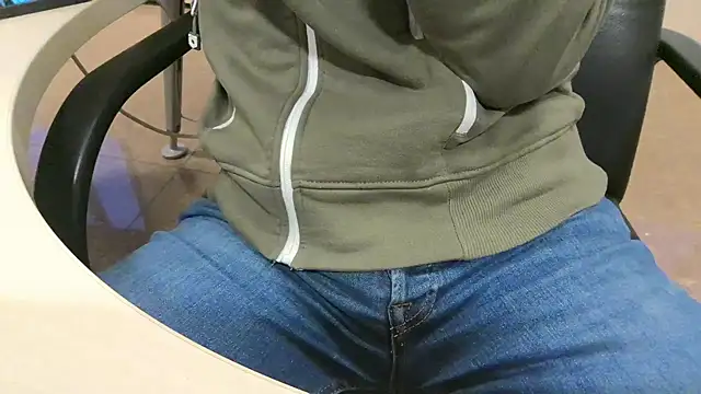 alessandroman2114 online show from October 21, 4:21 pm