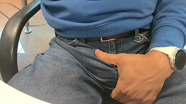 alessandroman2114 online show from April 13, 4:18 pm