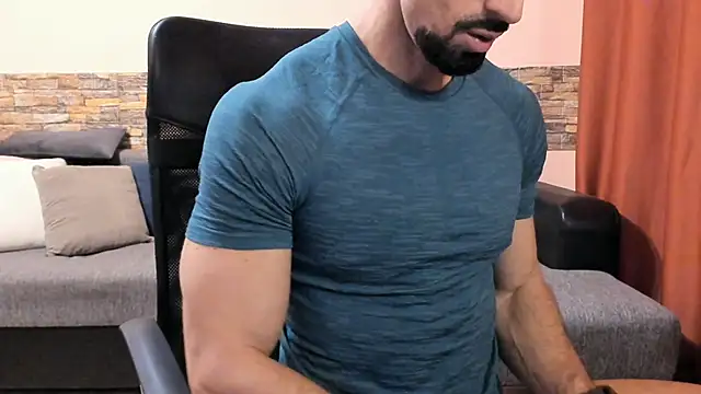 HotHunkTrainer online show from November 30, 9:33 am