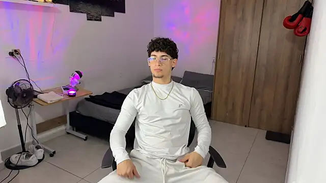 Kisan Smith online show from November 20, 12:32 am