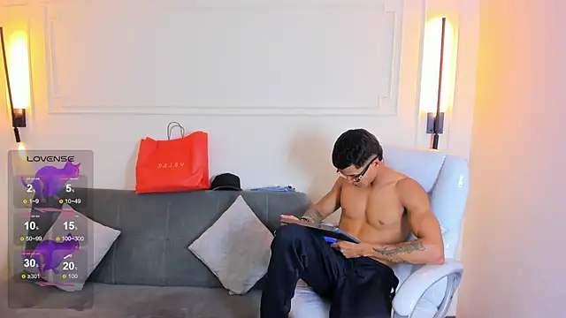 Paradise boy s online show from January 10, 7:39 pm