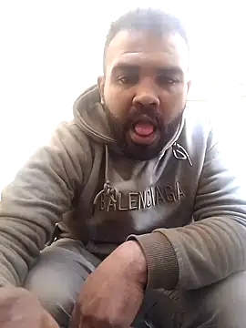 Snapshot of ListedLoin chatting on December 6, 8:26 am ListedLoin online show from December 6, 8:26 am