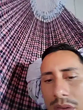 Snapshot of luissilva0071 chatting on March 15, 6:32 pm luissilva0071 online show from March 15, 6:32 pm