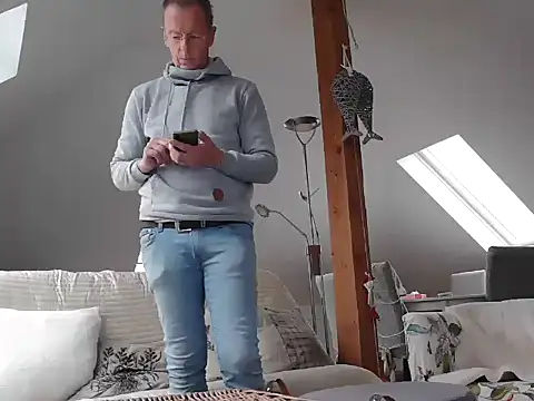 maxmueller321 online show from December 22, 10:12 am