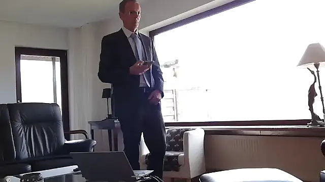 maxmueller321 online show from April 20, 9:45 am