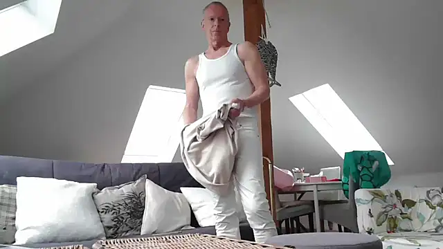 maxmueller321 online show from March 25, 9:02 am