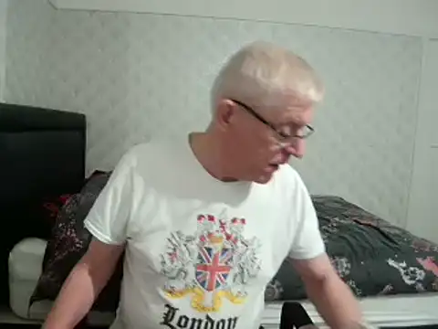 Snapshot of shaun63m chatting on January 24, 1:56 am shaun63m online show from January 24, 1:56 am