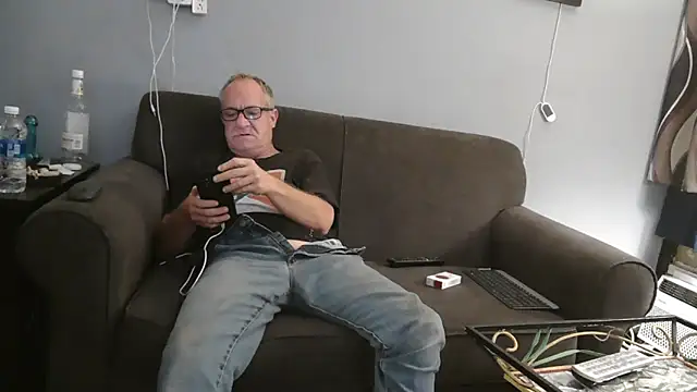 justjerkinaround666 online show from December 9, 8:18 pm