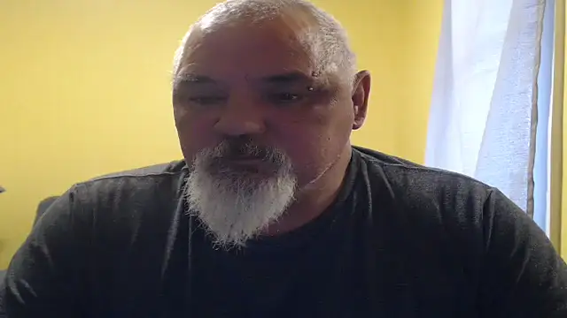 Newfiesausage1972 online show from November 9, 6:34 pm