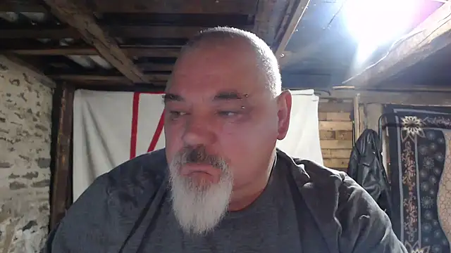 Newfiesausage1972 online show from December 14, 10:22 am