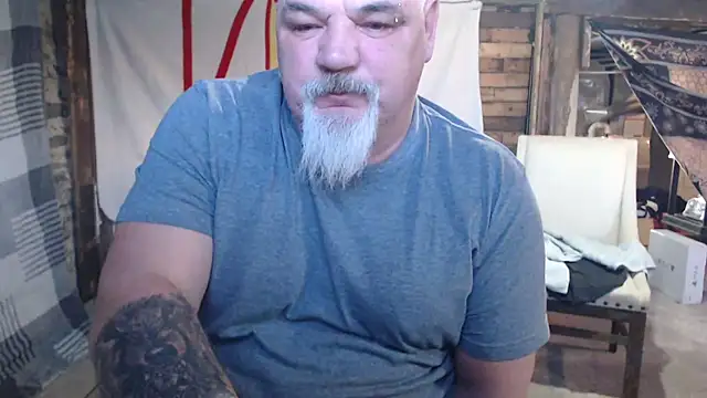 Newfiesausage1972 online show from February 24, 12:50 pm