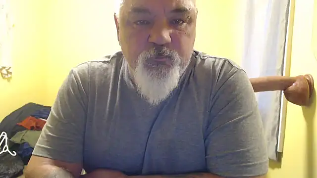 Newfiesausage1972 online show from November 3, 5:48 pm