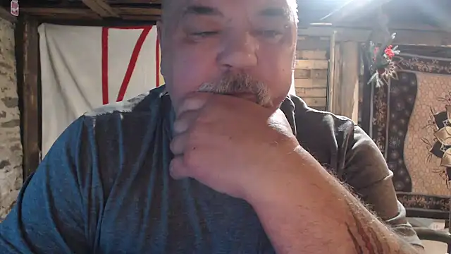 Newfiesausage1972 online show from February 6, 9:28 am