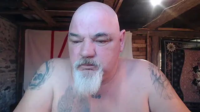 Newfiesausage1972 online show from March 27, 11:33 am