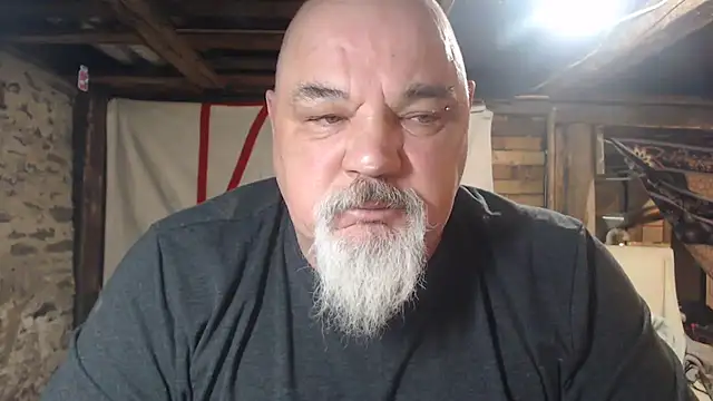 Newfiesausage1972 online show from March 2, 7:09 am