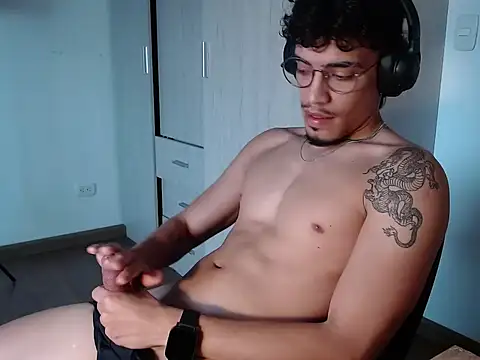 BigDragonBoy online show from February 16, 10:30 pm