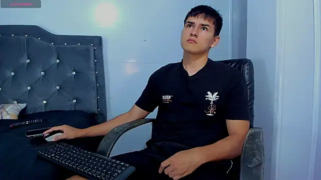 Jacobb Lee online show from November 13, 10:03 pm