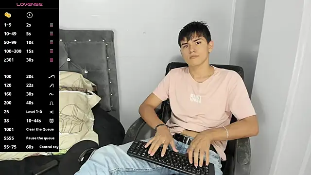 Snapshot of Jacobb_Lee chatting on March 15, 10:11 pm Jacobb Lee online show from March 15, 10:11 pm