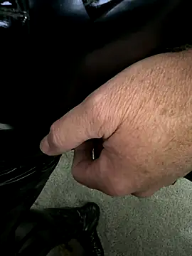 Snapshot of SexyLatexObject chatting on October 20, 1:04 pm SexyLatexObject online show from October 20, 1:04 pm