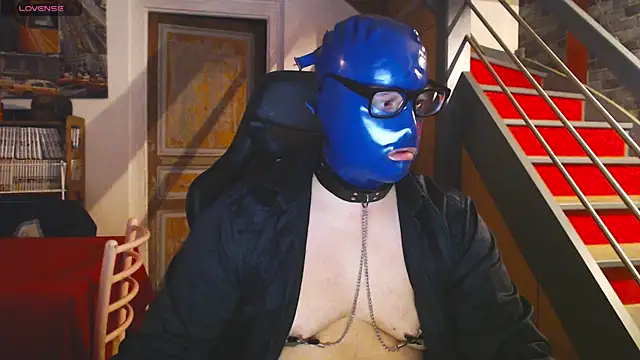 punky233 online show from December 18, 4:36 pm