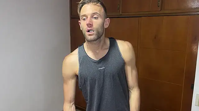 Snapshot of aquilesmade chatting on December 17, 12:34 am aquilesmade online show from December 17, 12:34 am