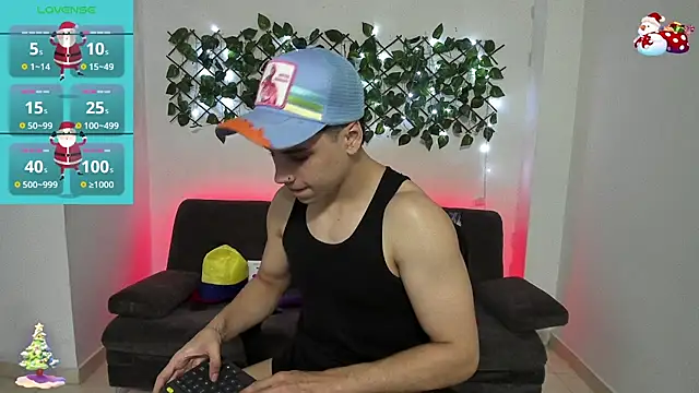 Snapshot of jonathanjoestar_ chatting on December 15, 9:09 pm jonathanjoestar online show from December 15, 9:09 pm