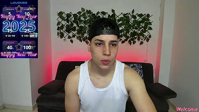 Snapshot of jonathanjoestar_ chatting on January 2, 8:02 pm jonathanjoestar online show from January 2, 8:02 pm