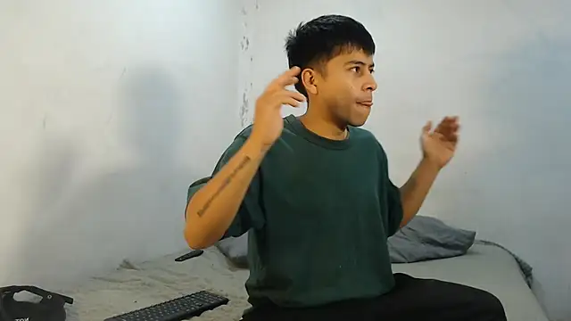 danielitopapuu online show from October 3, 9:47 am