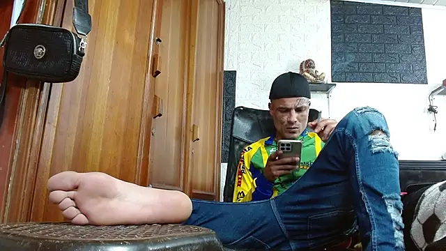 Snapshot of GeorgeZarrate chatting on October 14, 9:44 pm GeorgeZarrate online show from October 14, 9:44 pm