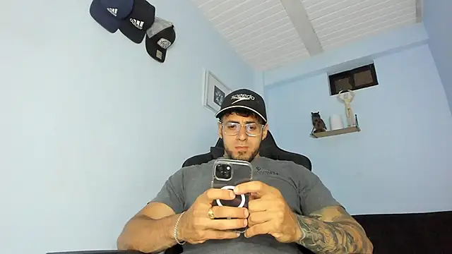 Snapshot of _Poseidon1_ chatting on March 6, 3:02 am Poseidon1 online show from March 6, 3:02 am