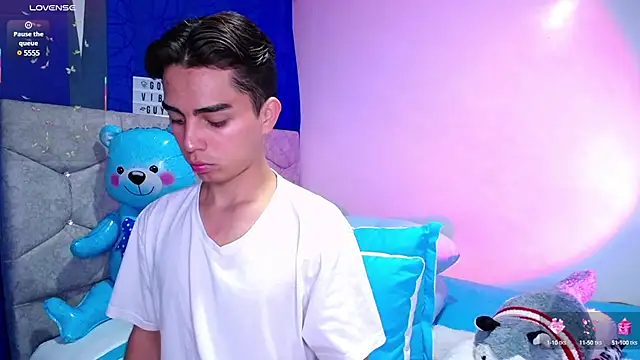 OwenBluee online show from March 7, 6:57 am