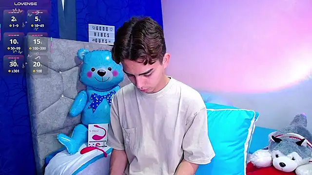 OwenBluee online show from March 1, 5:53 am