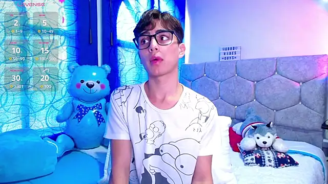 OwenBluee online show from December 11, 6:26 pm