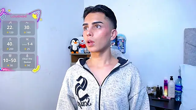 OwenBluee online show from December 3, 11:55 pm