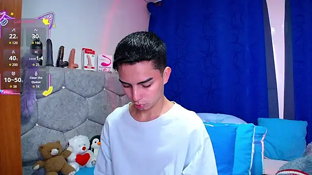 OwenBluee online show from September 17, 3:02 pm