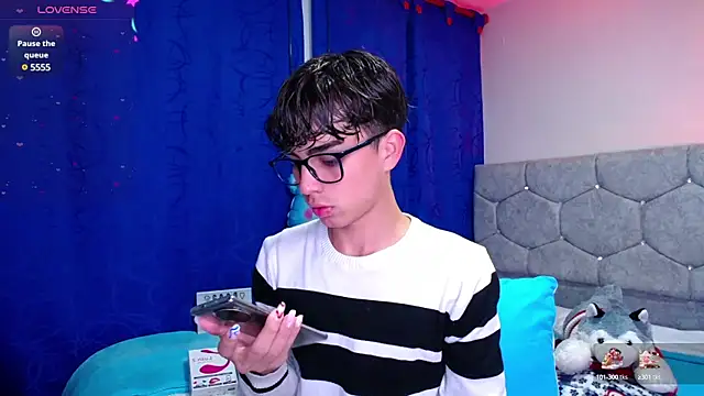 OwenBluee online show from December 13, 10:55 pm