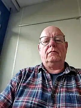 andrejoyfull64 online show from October 27, 1:57 pm