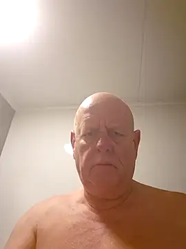 andrejoyfull64 online show from December 18, 4:17 pm