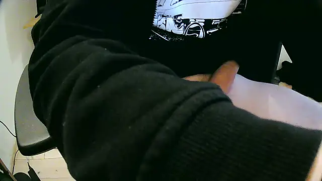 Snapshot of skinnyandthick chatting on March 2, 7:10 am skinnyandthick online show from March 2, 7:10 am