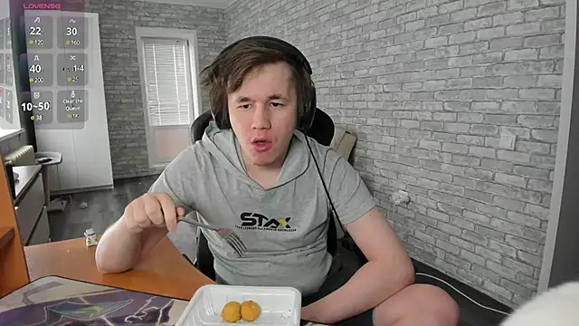 iliaskrislove online show from February 1, 8:29 am