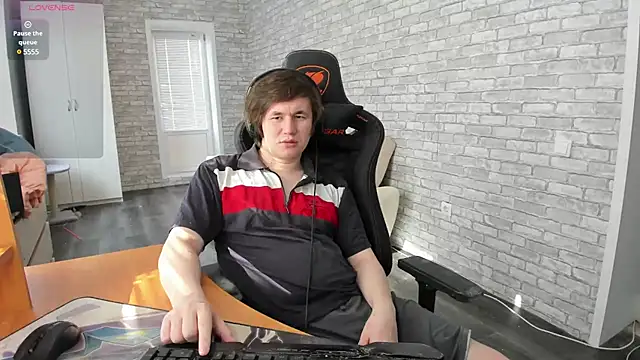 iliaskrislove online show from March 18, 7:23 am