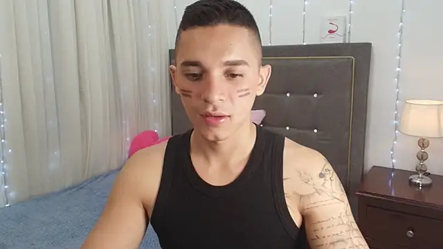 andeerr  online show from March 12, 8:41 pm