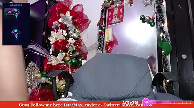 Snapshot of RyansweetHot chatting on December 17, 3:06 am RyansweetHot online show from December 17, 3:06 am