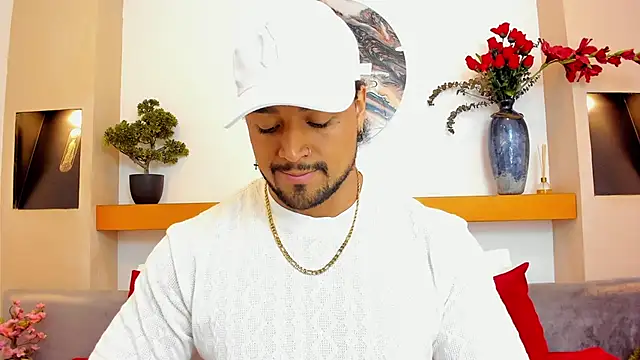 Snapshot of MikeEstevess chatting on December 5, 10:56 pm MikeEstevess online show from December 5, 10:56 pm