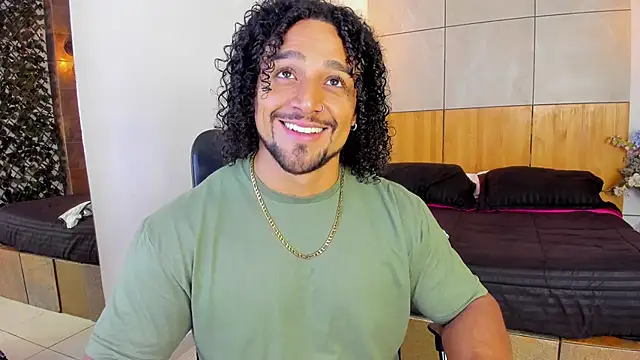 Snapshot of MikeEstevess chatting on March 3, 11:45 pm MikeEstevess online show from March 3, 11:45 pm
